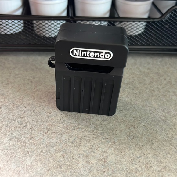 AirPods case with clip for first & second generation - Picture 3 of 3